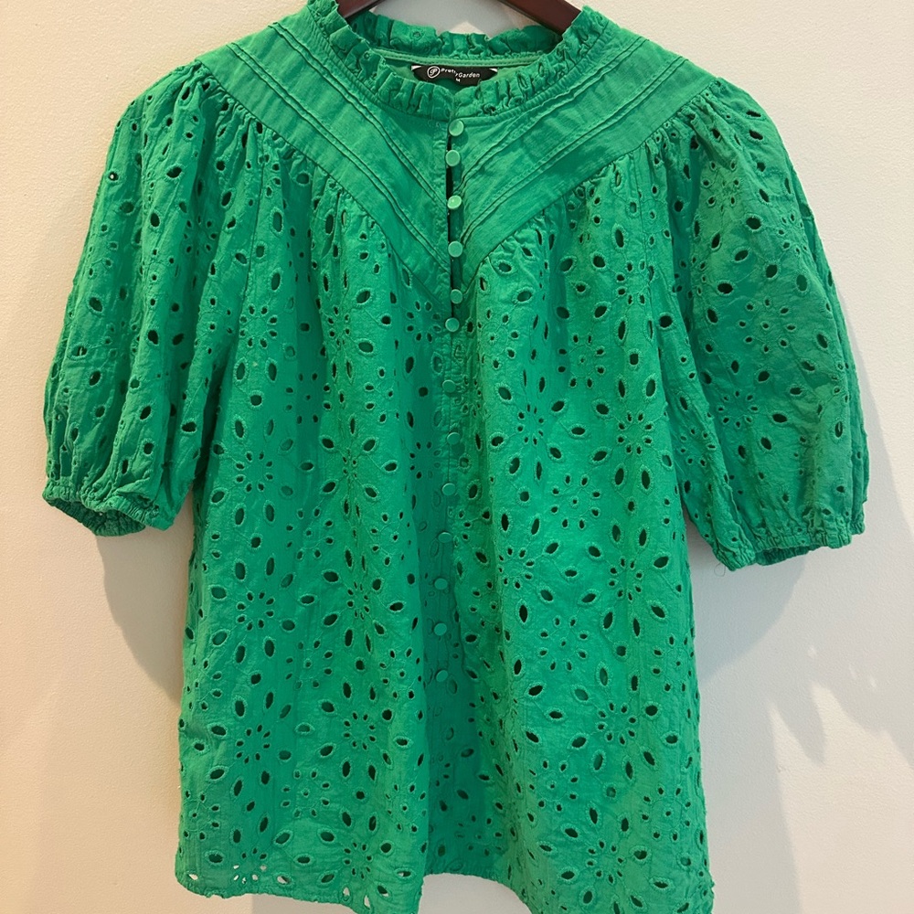 Pretty garden Green Eyelet Women's Top Sz M